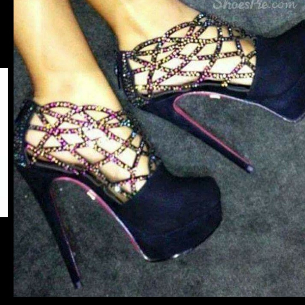Shoes - Picture 3 of 3